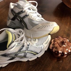 ASICS T065N size 8 gently used